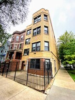 3207 W Cortland St in Chicago, IL - Building Photo