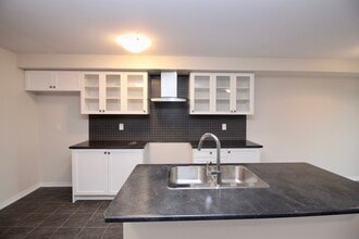 190 Esther Cres in Thorold, ON - Building Photo - Building Photo