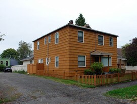 128 W Florentia St in Seattle, WA - Building Photo