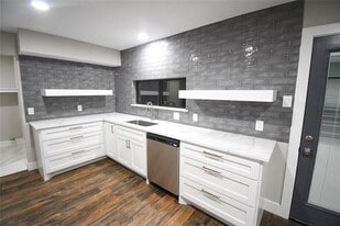 1011 Sam Hill St in Irving, TX - Building Photo