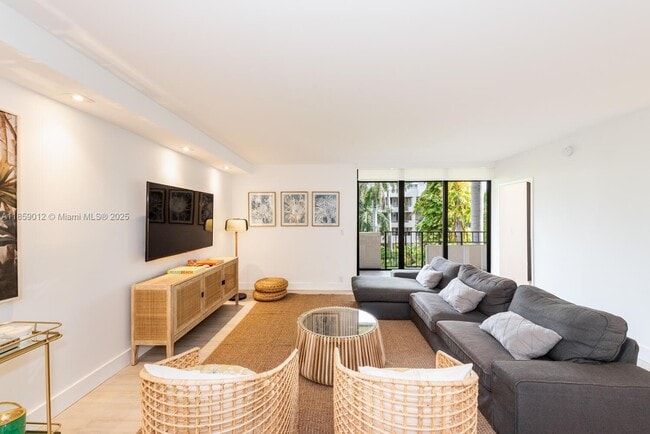 181 Crandon Blvd in Key Biscayne, FL - Building Photo - Building Photo