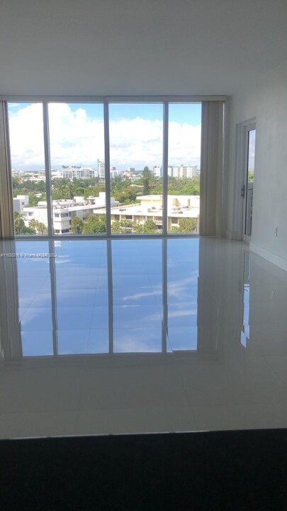 10275 Collins Ave, Unit 727 in Bal Harbour, FL - Foto de edificio