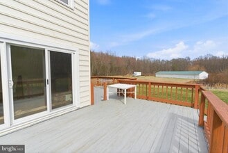 20040 Bobwhite Ln in Sterling, VA - Building Photo - Building Photo