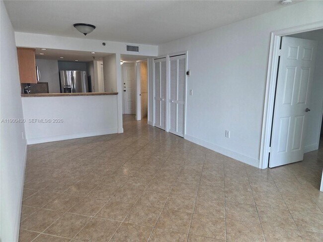 5880 Collins Ave in Miami Beach, FL - Building Photo - Building Photo