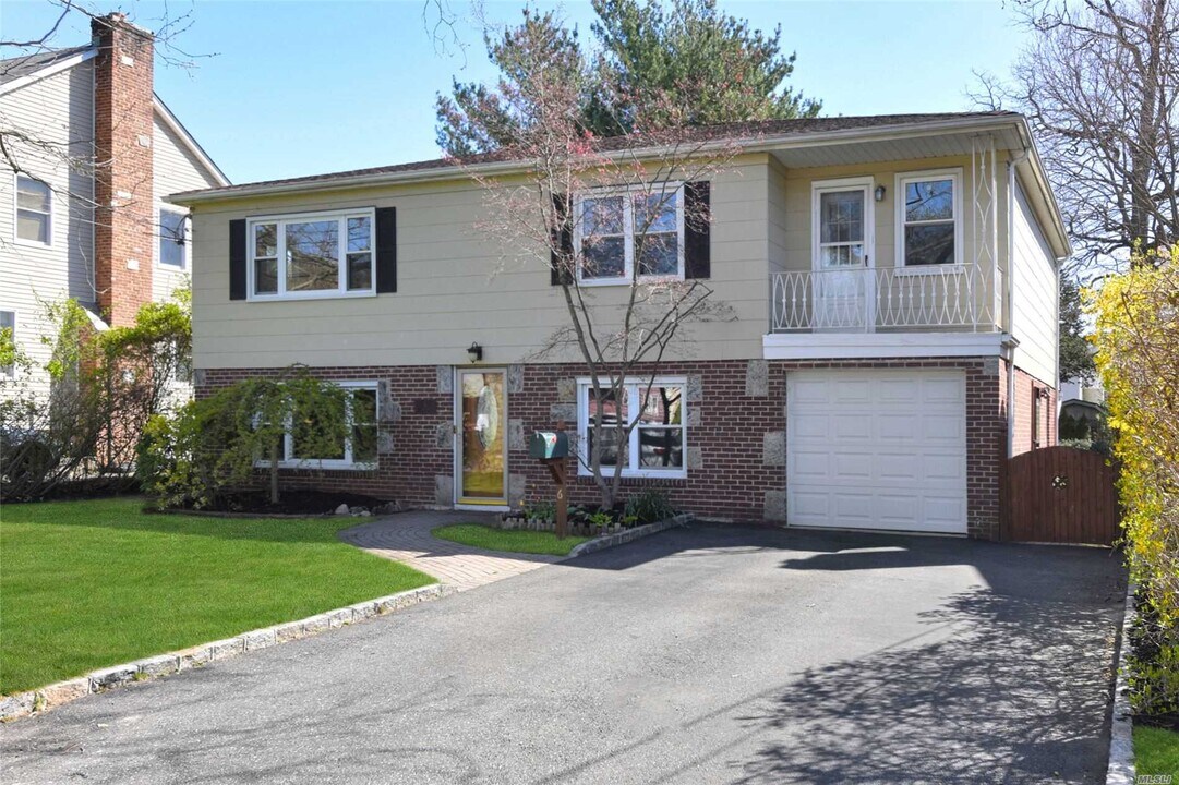 6 Dunes Ln, Unit 2nd Floor in Port Washington, NY - Foto de edificio