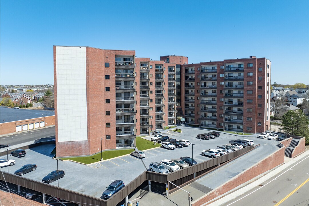 Seawinds Condomimiuns in Quincy, MA - Building Photo