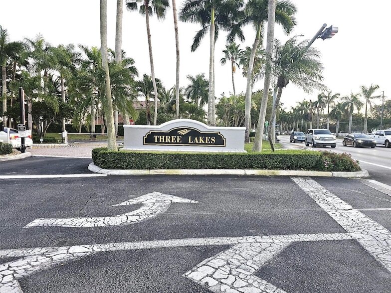 13247 SW 144th Terrace, Unit Apt 4 in Miami, FL - Building Photo