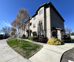 Two Bedroom, One and a Half Bathroom Unit, Unit Unit 304 in Walla Walla, WA - Building Photo - Building Photo