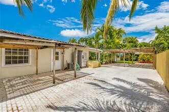 13820 SW 82nd Ave in Palmetto Bay, FL - Building Photo - Building Photo