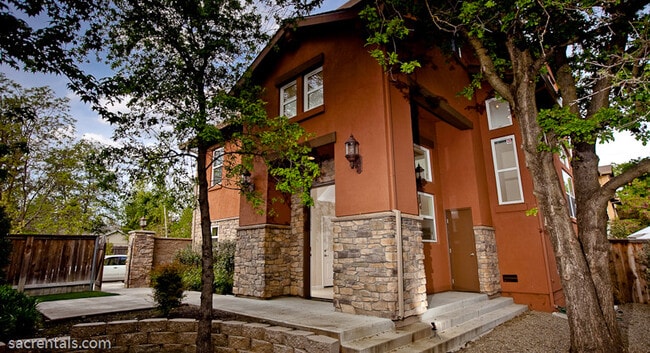 property at 2515a Garfield Ave