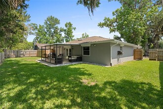 909 Bentwood Ln in Port Orange, FL - Foto de edificio - Building Photo