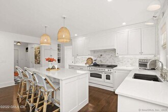 34 Hassake Rd in Greenwich, CT - Building Photo - Building Photo