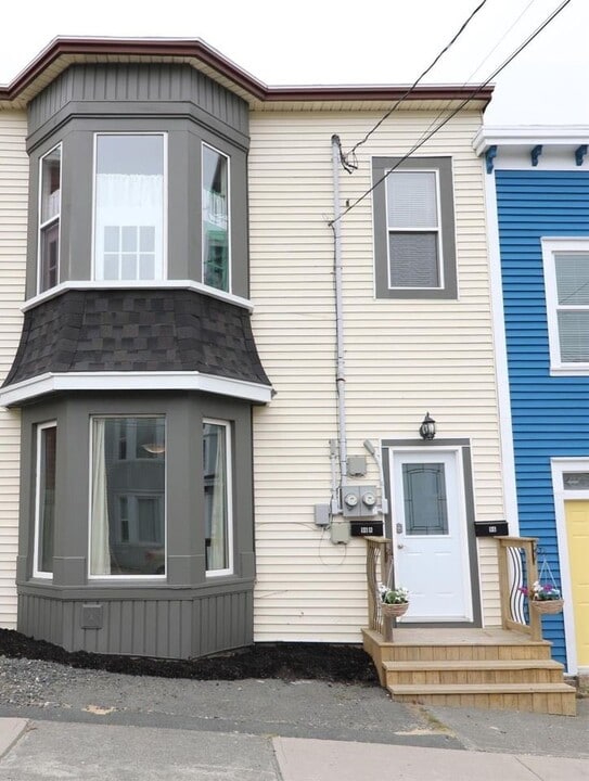 96 Springdale St in St John's, NL - Building Photo