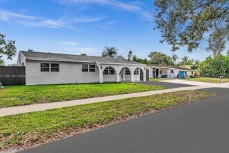 7110 Liberty St in Hollywood, FL - Building Photo - Building Photo