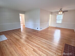 4657 Kugler Mill Rd in Cincinnati, OH - Building Photo - Building Photo