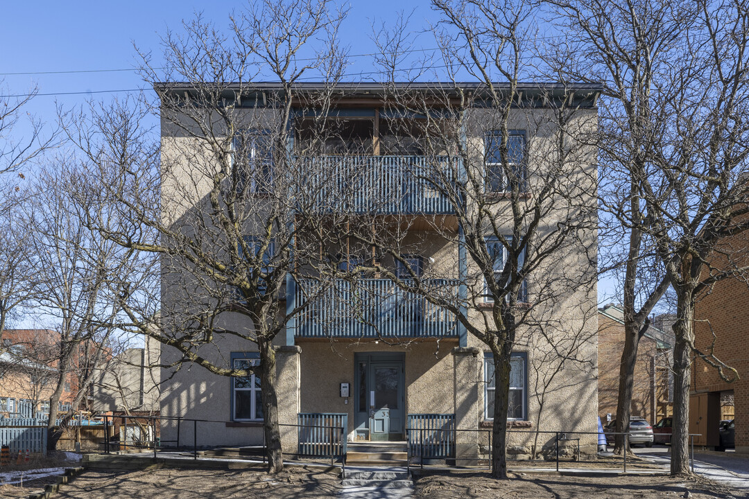 33 Rochester St in Ottawa, ON - Building Photo