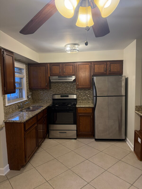 7301 Dixon St in Forest Park, IL - Foto de edificio - Building Photo