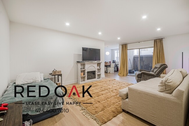 property at 927 Kings Rd