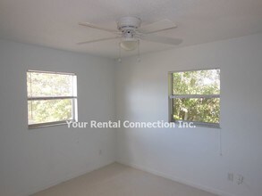 1207 Buddwood Rd in Lakeland, FL - Foto de edificio - Building Photo