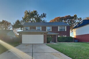8335 Sparkling Springs Dr in Houston, TX - Building Photo