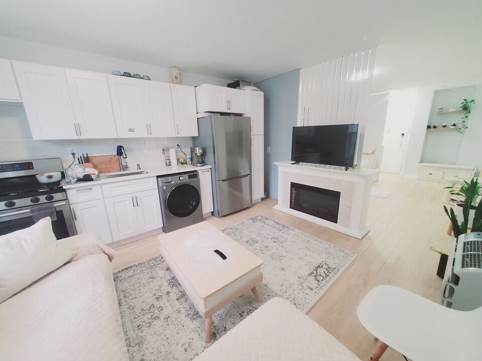 39 Glenbrook Rd in Stamford, CT - Building Photo