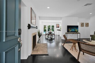 4121 Woodridge Rd in Miami, FL - Building Photo - Building Photo
