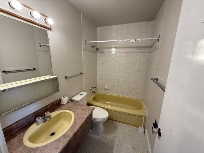 1500 Dogwood St in Campbell River, BC - Building Photo - Building Photo