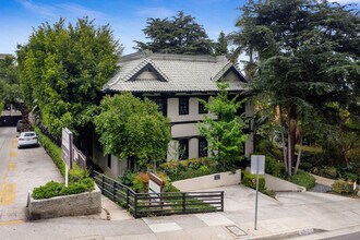 1220 N La Cienega Blvd in West Hollywood, CA - Building Photo - Building Photo