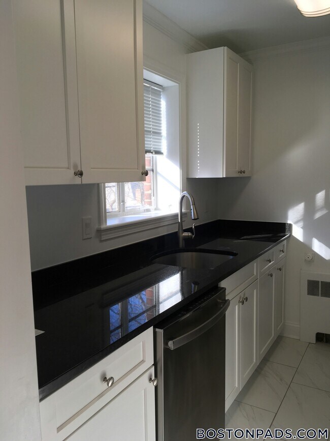 80 St Paul St, Unit 5 in Brookline, MA - Building Photo - Building Photo