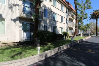 Helen Towers Apartments in Van Nuys, CA - Building Photo - Building Photo