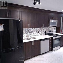 246 Simmons Blvd in Brampton, ON - Building Photo - Building Photo