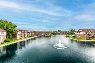 Scarborough Lake Apartments in Indianapolis, IN - Building Photo - Building Photo