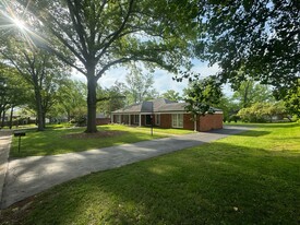 14060 Agusta Dr in Chesterfield, MO - Building Photo