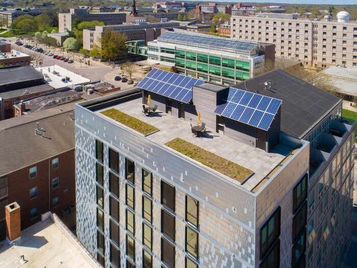 7 S Linn St-Unit -203 in Iowa City, IA - Building Photo