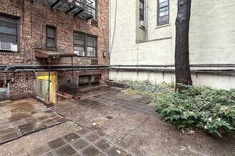 32 Cornelia St in New York, NY - Building Photo - Building Photo