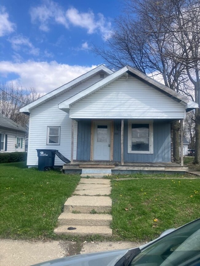 property at 1004 W Morrison St