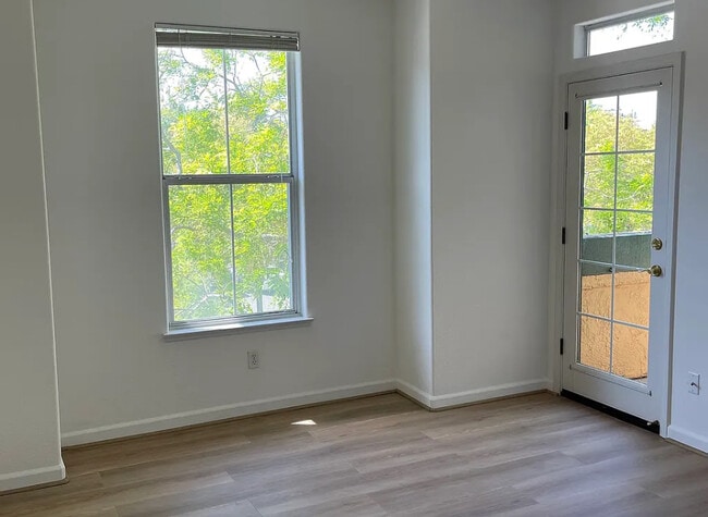 375 Hope St in Mountain View, CA - Foto de edificio - Building Photo