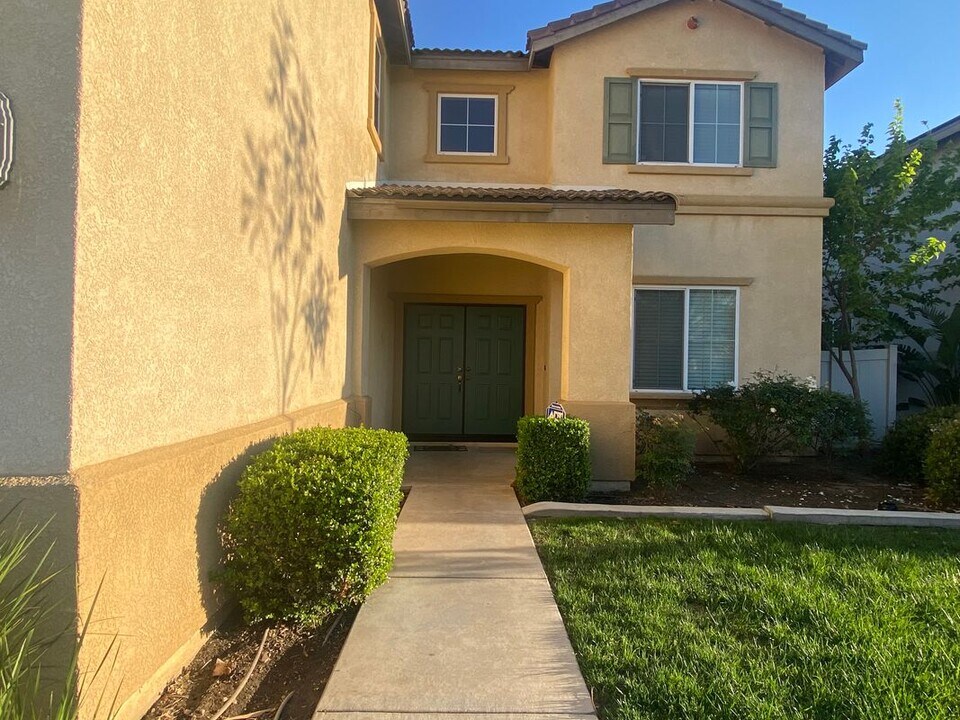 25335 MacKenzie Ct in Moreno Valley, CA - Building Photo