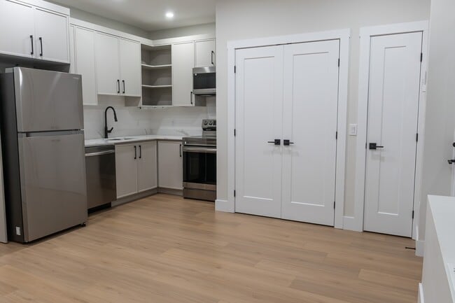 property at 119 Colonial Cres