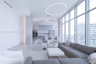 2900 NE 7th Ave in Miami, FL - Building Photo - Building Photo