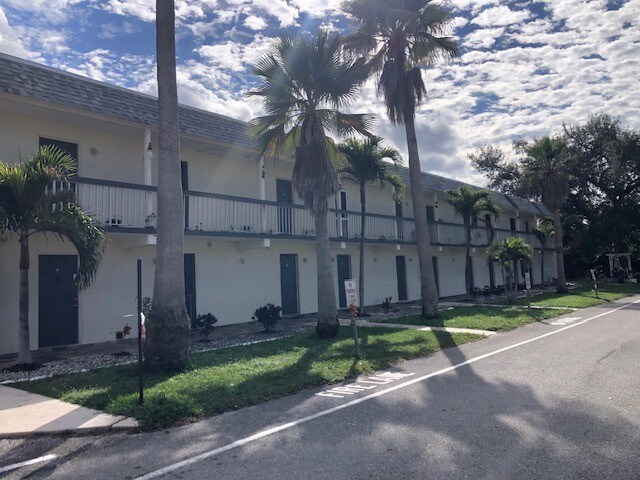 922 Courting Ln in Ft. Myers, FL - Building Photo - Building Photo