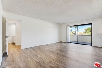 5000 S Centinela Ave in Los Angeles, CA - Building Photo - Building Photo