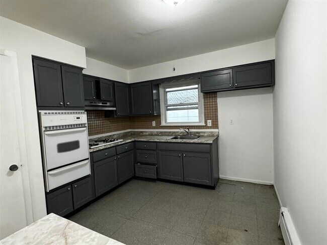 351 New York Ave in Jersey City, NJ - Building Photo - Building Photo