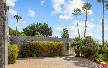 415 Dabney Ln in Beverly Hills, CA - Building Photo - Building Photo