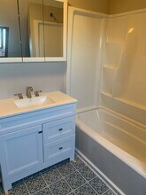 81 Litchfield St, Unit 1 in Boston, MA - Foto de edificio - Building Photo