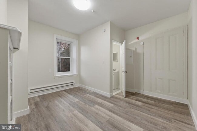 109 W Queen Ln in Philadelphia, PA - Building Photo - Building Photo