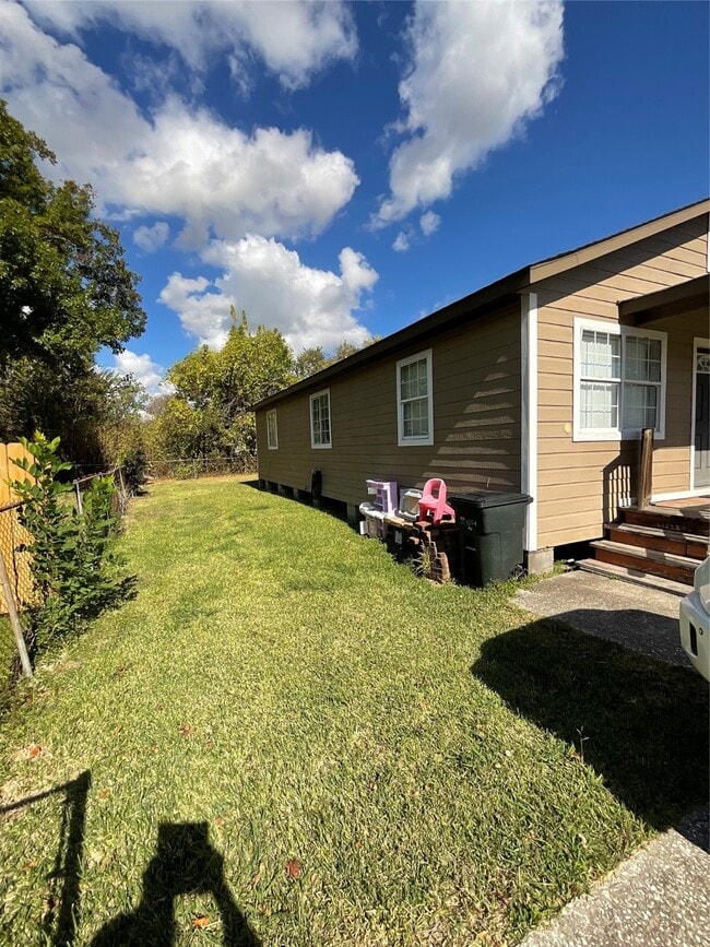 property at 2515 Harris St