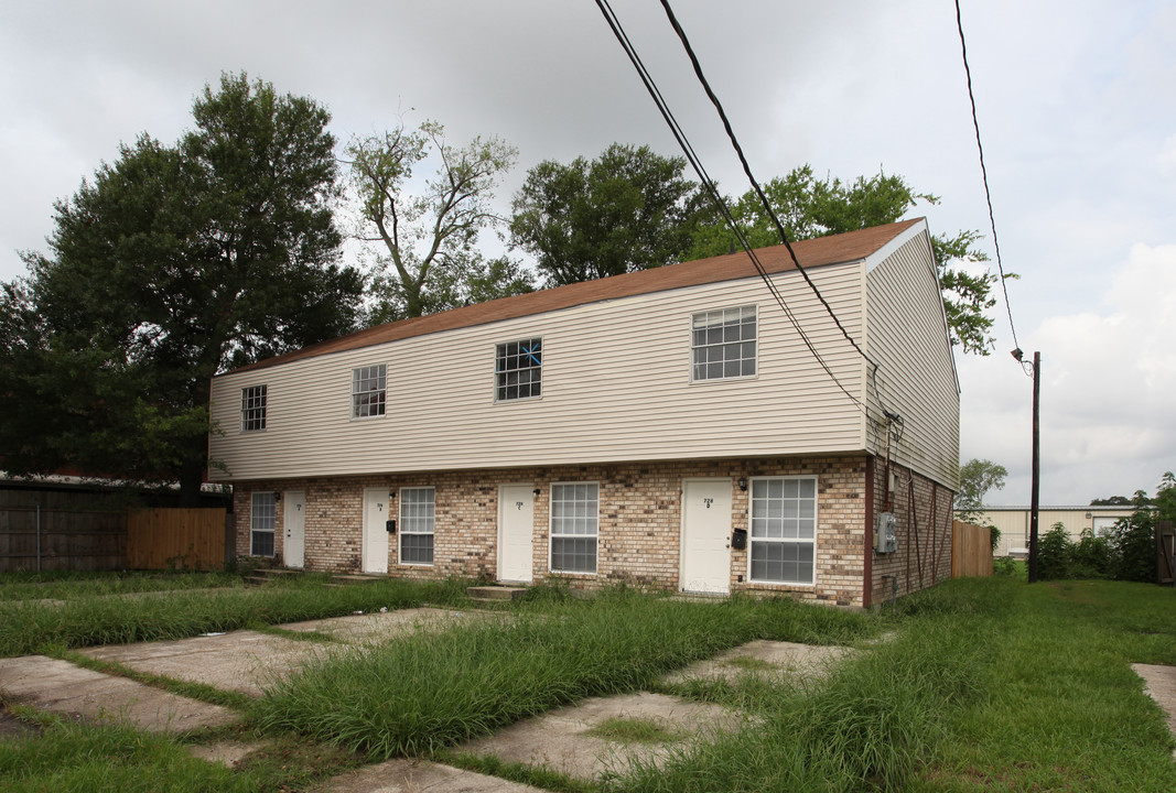 728 Hinyub Ave in Gretna, LA - Building Photo