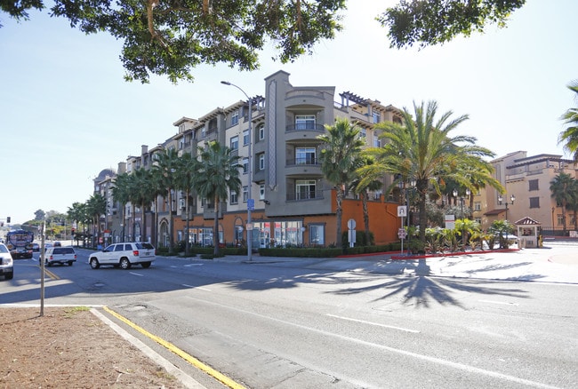 Playa Del Oro in Los Angeles, CA - Building Photo - Building Photo