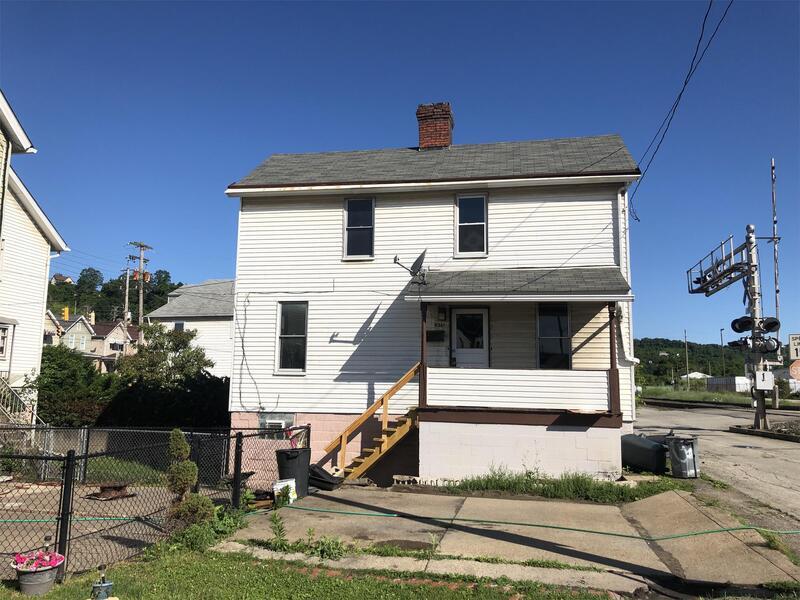 936 McKean Ave in Charleroi, PA - Building Photo